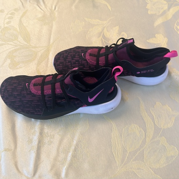 Nike slip on size 8 1/2 running flex shoes. Gently used in great condition. - Picture 2 of 5